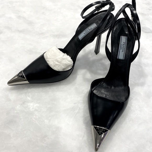 Prada
Prada Logo Plaque Pointed Toe Pumps - Picture 1 of 10